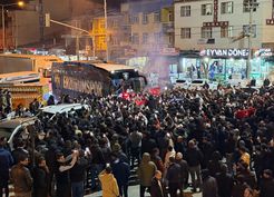 >Gözünü Süper Lig'e diken lider Erzurumspor FK, kentte şampiyonlar gibi karşılandı