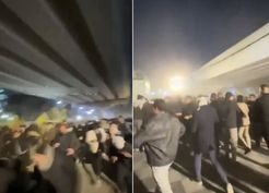 >Irak'ta ABD Büyükelçiliği'ne yürüyen protestoculara ateş açıldı