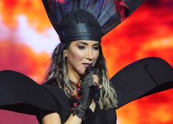 >Hande Yener kimdir, hangi partili? Hande Yener kaç yaşında, nereli?