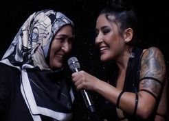 >Melek Mosso'nun annesi kimdir? Melek Mosso'nun annesi kaç yaşında, nereli?