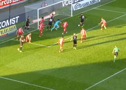 >Boş kaleye gol atamadı