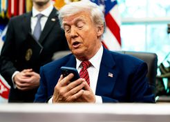 >Trump'ın cep telefonu numarası sızdırıldı, Beyaz Saray alarma geçti