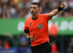 >Türkiye maçını Michael Oliver yönetecek
