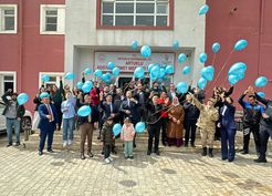 >Mardin'de otizmli çocuklar gökyüzüne mavi balonlar bıraktı