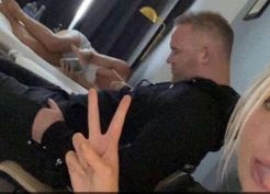 >Efsane futbolcu 2 kadınla aynı odada görüntülendi