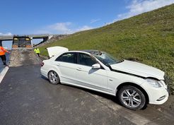 >Çatalca'da takla atan otomobildeki 2 kişi kazadan yara almadan kurtuldu
