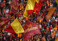 >Galatasaraylı yıldız puan kaybedilen maç sonrası gülerek paylaşım yaptı! Taraftar ateş püskürüyor