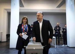 >Macaristan'da ilk sonuçlara göre seçimi muhalefet lideri Peter Magyar kazandı
