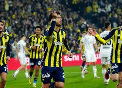 >Fenerbahçe sarı kart sınırındaki oyuncular! Kimler kart görürse Galatasaray maçında oynayamayacak?