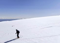 >Polonyalı dağcılar Süphan Dağı'ndan kayakla indi