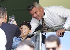 >Fenerbahçe yönetiminden taraftarlarına büyük jest