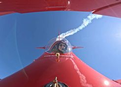 >Türkiye'nin ilk profesyonel kadın akrobasi pilotundan, Dünya Pilotlar Günü'ne özel gösteri