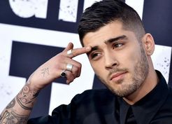 >Ünlü şarkıcı Zayn Malik'ten hayranlarına