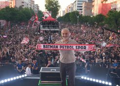 >Batman Petrolspor'un şampiyonluk kutlamasında yıldız yağmuru