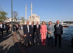 >Belçika Kraliçesi Mathilde Ortaköy Meydanı'nda