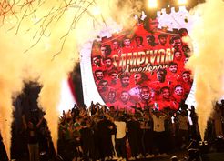 >Amed Sportif Faaliyetler kupayı kaldırarak şampiyonluğu kutladı