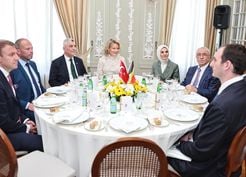 >Belçika Kraliçesi Mathilde İstanbul'da Yatırım Paneline Katıldı