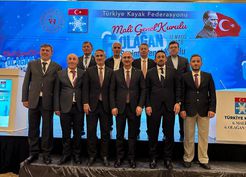 >Çamlıhemşinli antrenör Ahmet Üstüntaş Türkiye Kayak Federasyonu yönetimine girdi