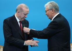 >Hoca Ahmet Yesevi Nişanı ilk kez Cumhurbaşkanı Erdoğan'a takdim edildi