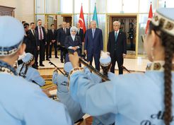 >Cumhurbaşkanı Erdoğan Kazakistan'da! Resmi törenle karşılandı