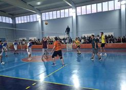 >Hisarcık'ta kurumlararası voleybol turnuvasında Devlet Hastanesi şampiyon oldu