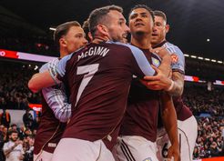 >Aston Villa Liverpool'u paramparça etti