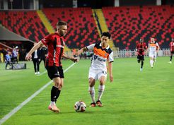 >Başakşehir, Gaziantep deplasmanında erken öne geçti