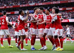 >Premier Lig'de 22 yıl aradan sonra şampiyon Arsenal