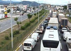 >Kuzey Ege'de trafikte 9 günlük bayram tatili yoğunluğu başladı