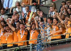 >Hull City Premier Lig'de