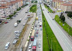 >Karadeniz yolunda bayram yoğunluğu havadan görüntülendi