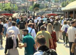 >Kurban Bayramı öncesi Eminönü'nde yoğunluk oluştu