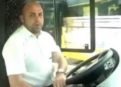>Bir zamanlar otobüs şoförüydü! Şimdi tüm dünya onu tanıyor