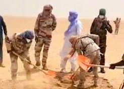 >Sahra Çölü'nde kamyon bozuldu, yaklaşık 50 kişi susuzluktan öldü