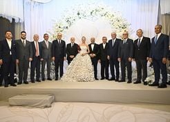 >Müsavat Dervişoğlu, Kuleyin ile Kibrit çiftinin nikahında şahitlik yaptı