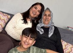 >Ünlü yazar Dilek Cesur'un annesi gözyaşları içinde toprağa verildi