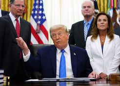 >Trump, skandallarla anılan Demokrat Partili ismi domuza benzetti