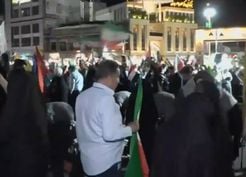 >ABD ve İran anlaşmaya çok yakın! Tahranlılar sokaklara döküldü