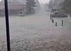 >Kars'ta sağanak ve dolu, sele neden oldu