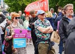>Albüm: Kuzey İrlanda'nın Başkenti Belfast'ta Irkçılık Karşıtı Protesto