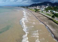 >Ordu'da sağanak sonrası Karadeniz'in rengi değişti