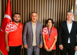 >Gençlik ve Spor İl Müdürü Yığmatepe başarılı sporcuyu ağırladı