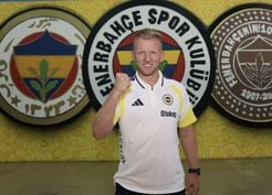 >Dirk Kuyt resmen Fenerbahçe'de