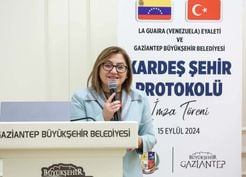 >Fatma Şahin, bir maaşını Venezuela'ya bağışladı