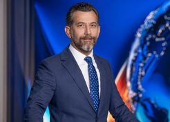 >Kanal D ana haber sunucusu Deniz Bayramoğlu’nun işine son verildi