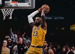 >Los Angeles Lakers, LeBron James'e veda etti