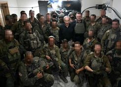 >Netanyahu, Lübnan'ın güneyindeki İsrail askerleriyle bir araya geldi