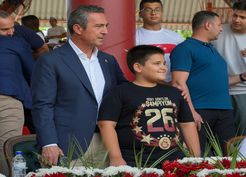 >Ali Koç, Galatasaraylı minik taraftarı kırmadı