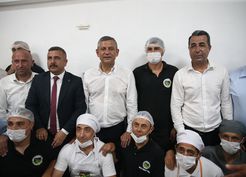 >CHP Grup Başkanı Özel, Niğde'de ziyaretlerde bulundu