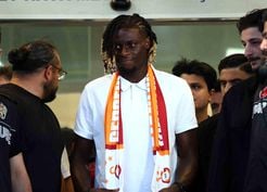 >Galatasaray'ın yeni transferi Lesley Ugochukwu, İstanbul'a geldi